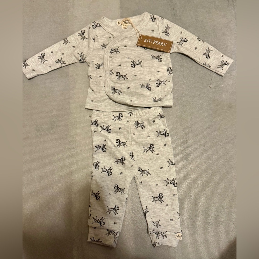 Kit + Pearl baby 2 piece set- unisex Light Gray with Zebra Print
